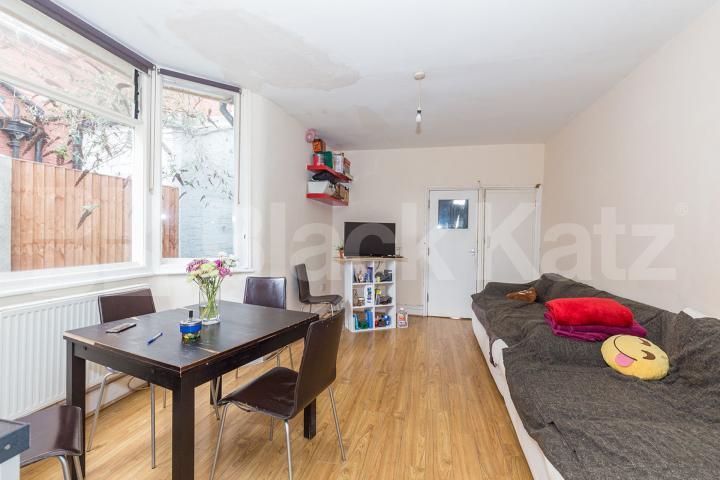 5 bedroom house located close to station and amenities  Falkland Road, Turnpike Lane